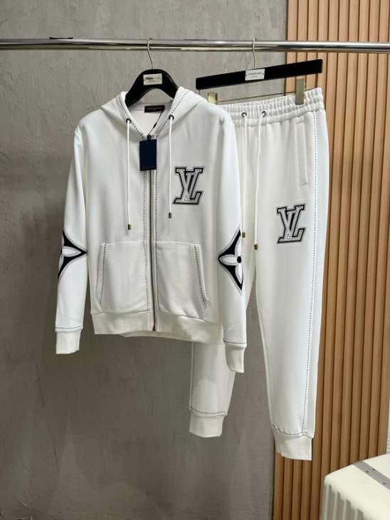 Picture of LV Sweater Suits _SKULVM-3XLxetr4340859